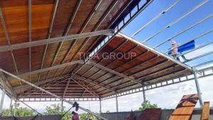 Poulet jet&eacute;/atelier port de v&eacute;hicule/de structure m&eacute;tallique Chambre d'articles