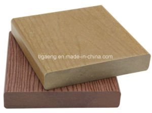 Panneau compos&eacute; de plastique en bois de Decking imperm&eacute;able &agrave; l'eau de WPC pour la piscine ext&eacute;rieure