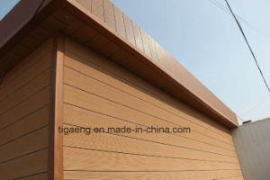 Decking compos&eacute; en plastique en bois de Decking de WPC pour l'&eacute;tage ext&eacute;rieur de piscine