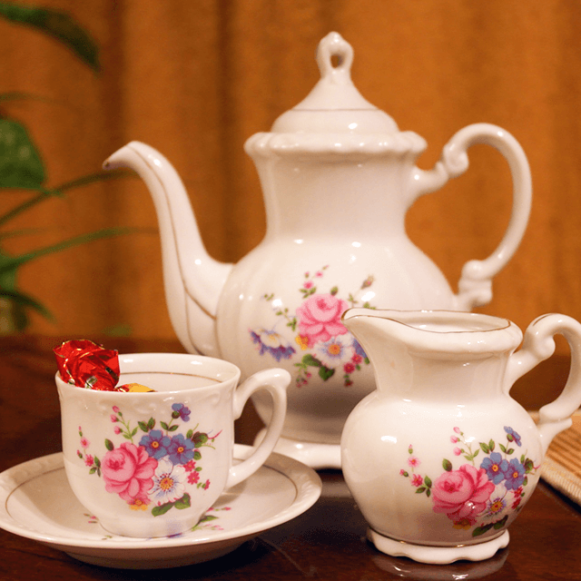 Pottery leader devaluation Yixing tea