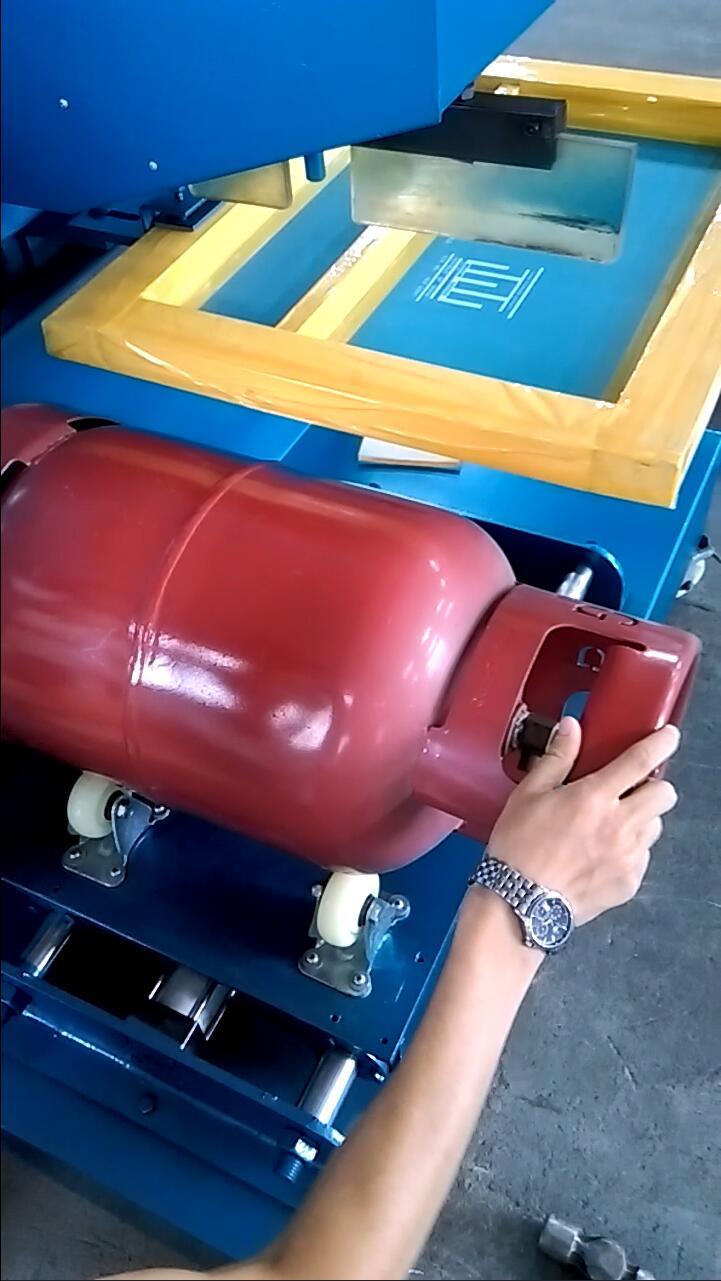 Logo and Words Silk Printing Machine on LPG Cylinder Body