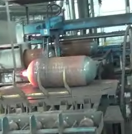 Automotive CNG Cylinder Hot Spinning Machine