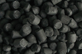 Pelletized activated carbon from wood for solvent recovery