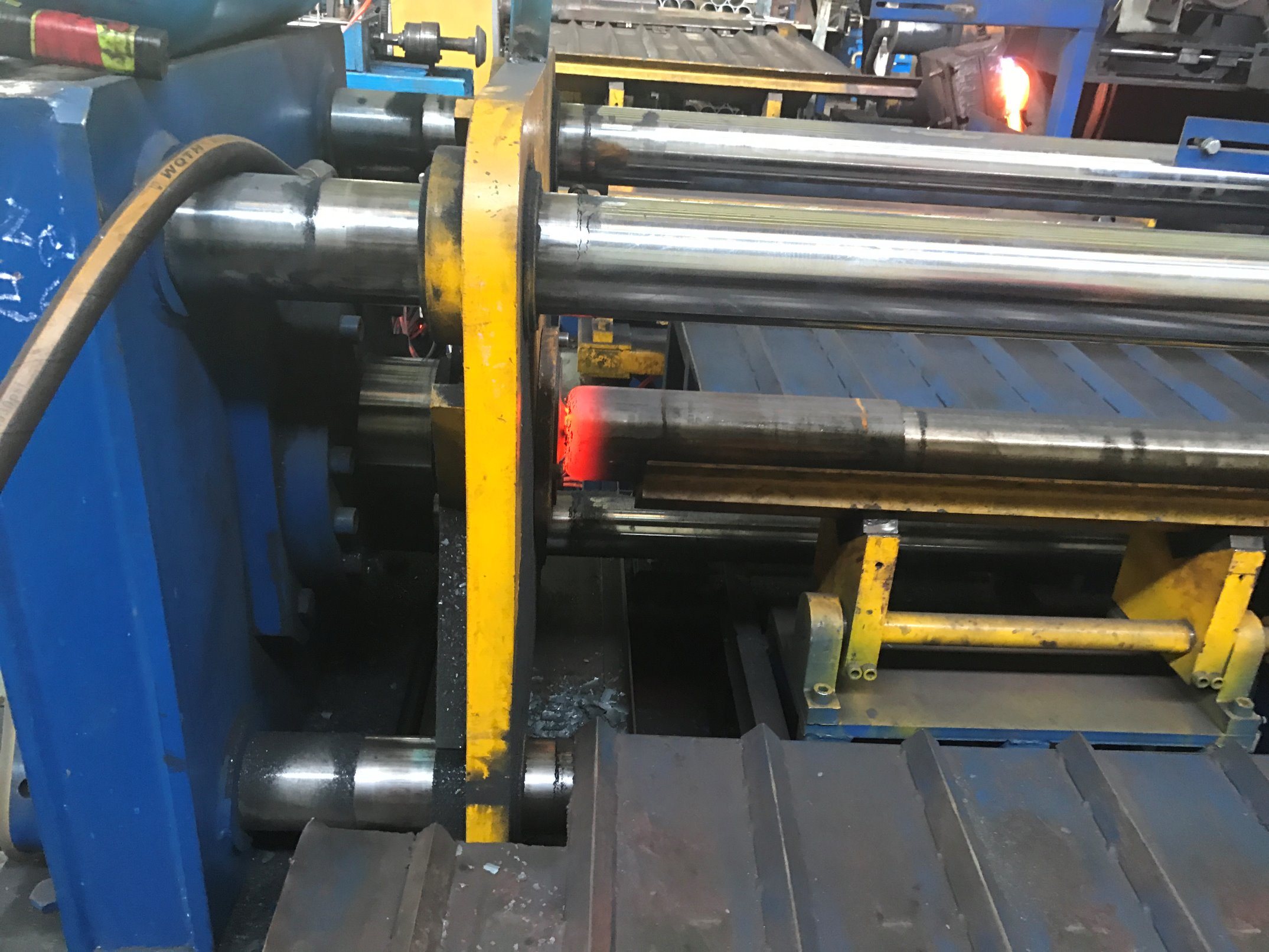 Steel Gas Cylinder Hot Spinning Machine