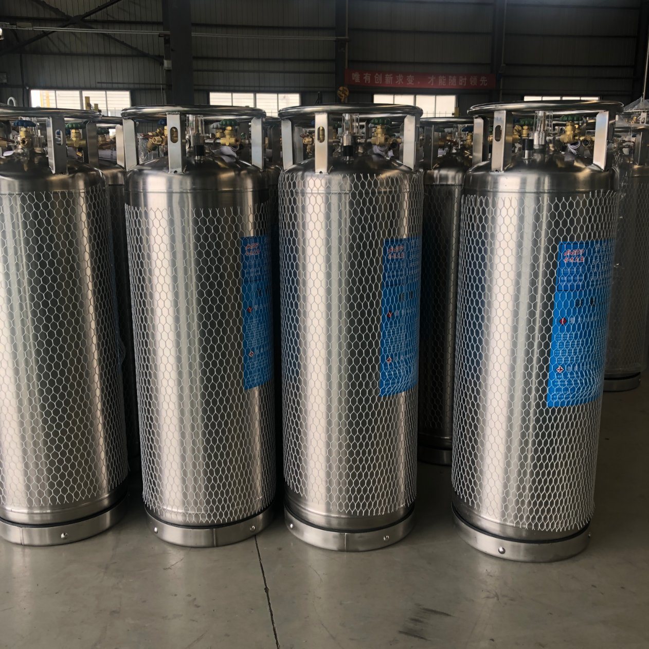 Cryogenic Liquefied 1.4MPa Working Pressure LNG Vehicle Gas Cylinder