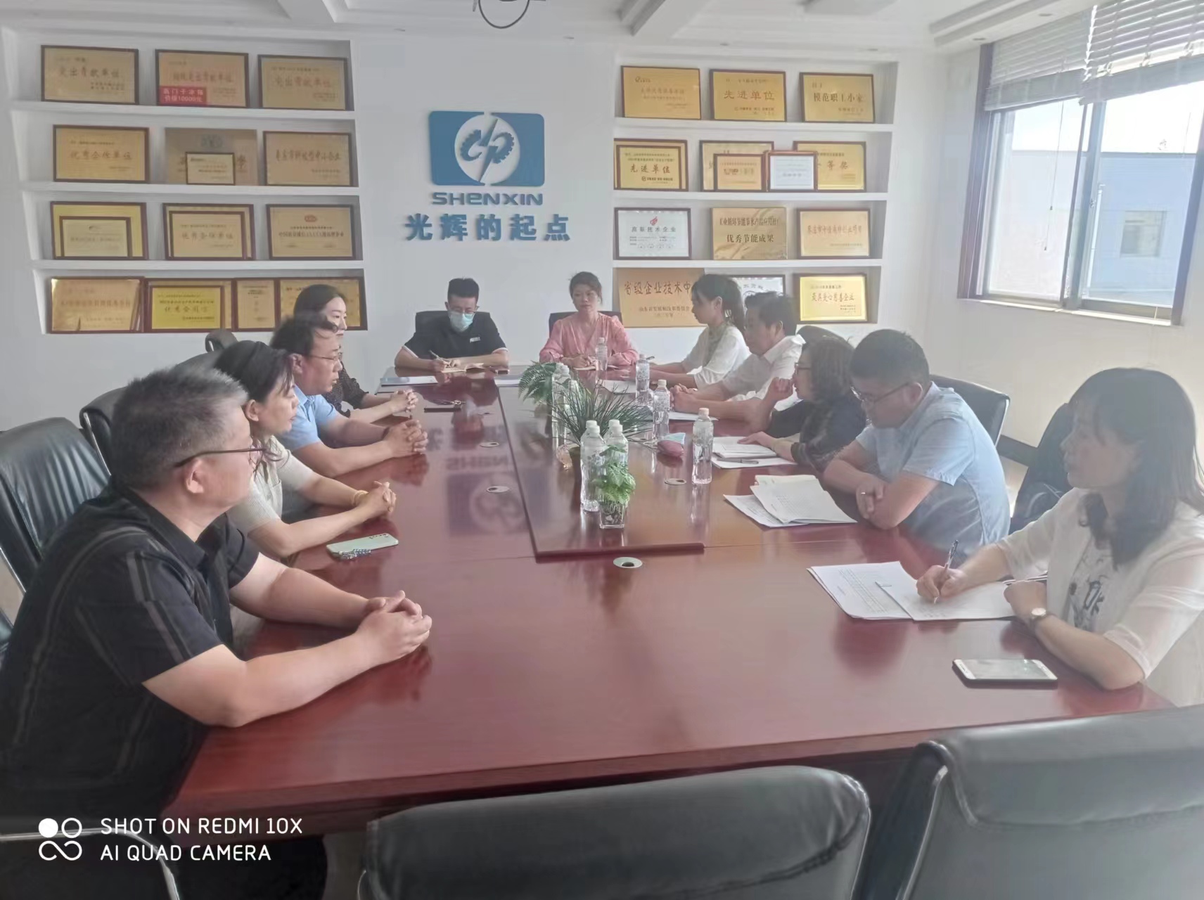 The leaders of Zaozhuang Municipal Bureau of Statistics come to our company to investigate the pilot work of the research and development of electronic accounts