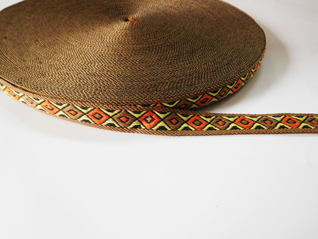 Jacquard polyester webbing for garment accessories