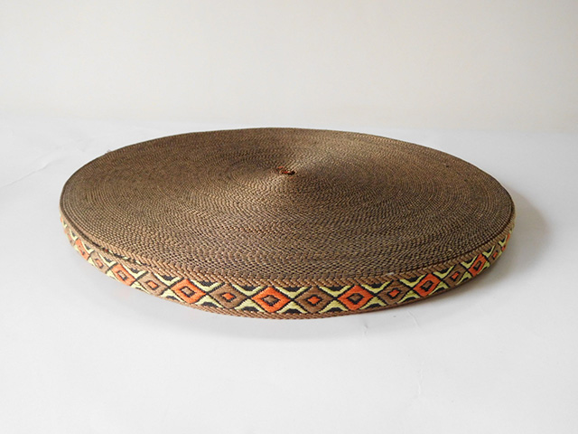 Jacquard polyester webbing for garment accessories