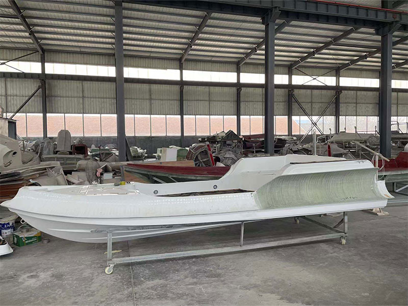 Pictures-of-RIB700-under-production Bilder-von-RIB700-in-Produktion