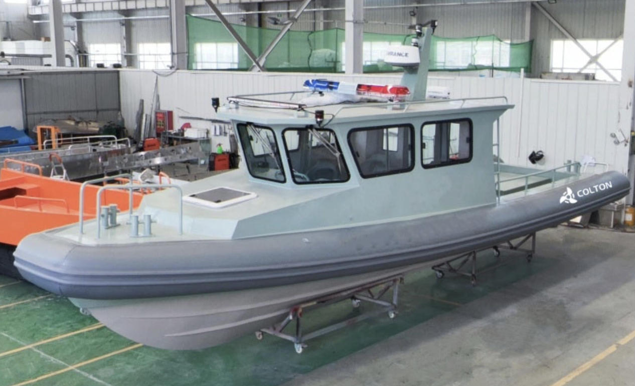 Semi rigid inflatable boat and cabin ribs Barco inflável semirrígido e costelas de cabine