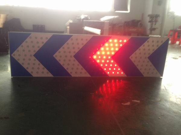 Solar LED construction guiding sign