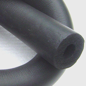 Tubo aislante de espuma de caucho de color negro para aire acondicionado