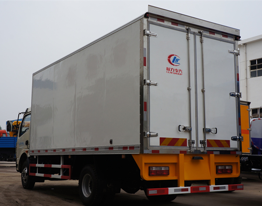 Dongfeng Van de enfriamiento refrigerado 4*2 Truck 3tons para la venta