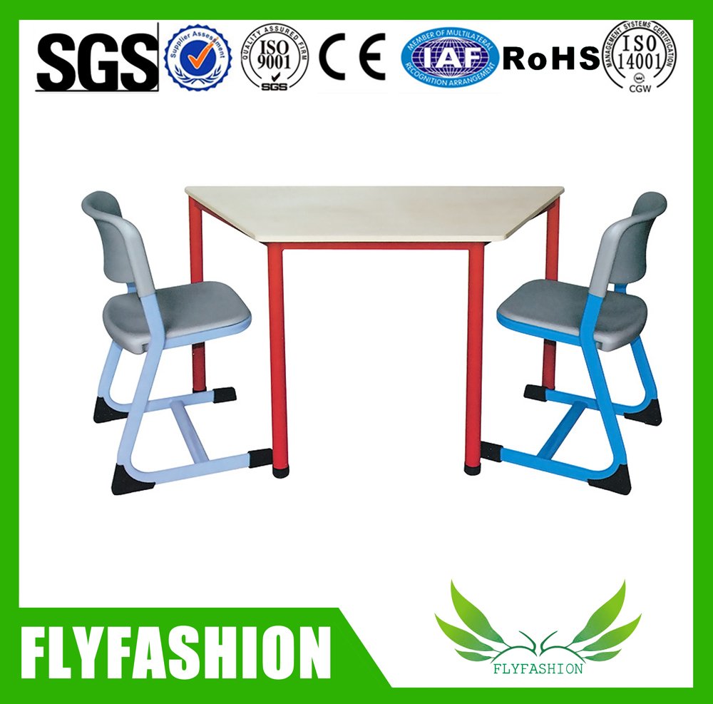 El escritorio y la silla de los muebles de escuela del polígono para el estudiante estudian