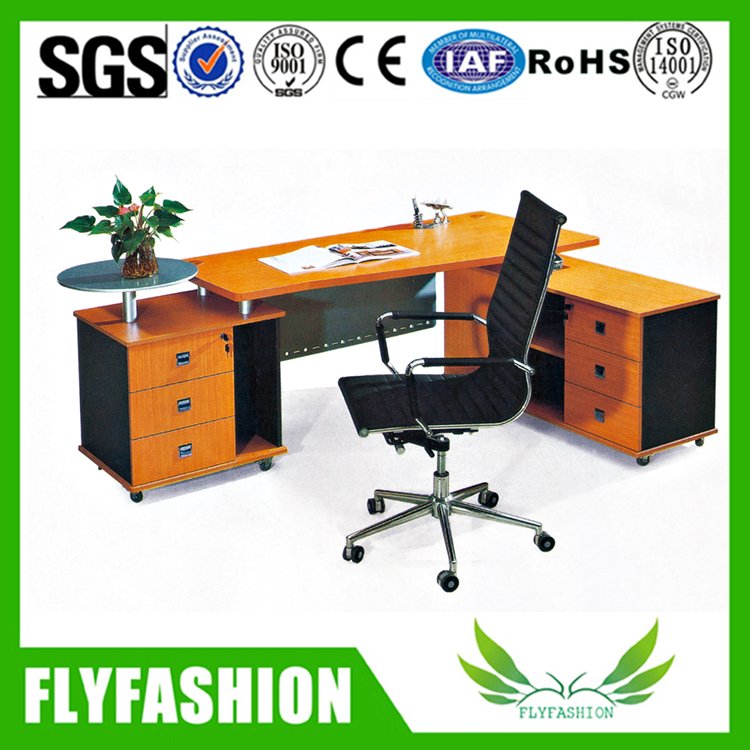 escritorio de madera del encargado del diseño