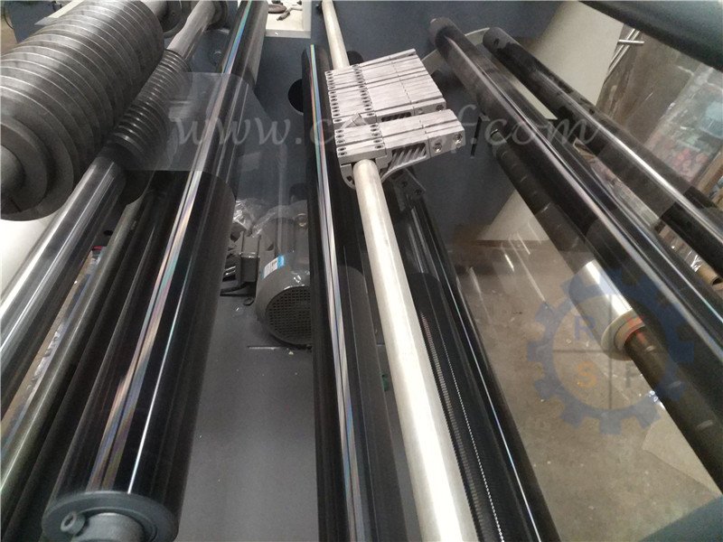 Breathable film slitting and rewinding machine with puncture roller