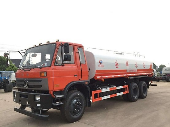 Carro del tanque de agua de la pista de aerosol lateral de Dongfeng 6*4 15cbm