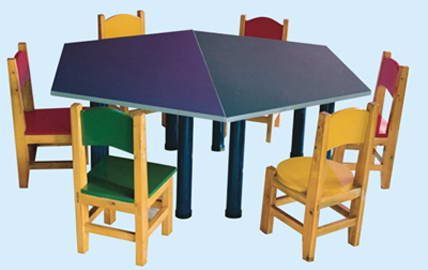 Escritorio y silla de los niños
