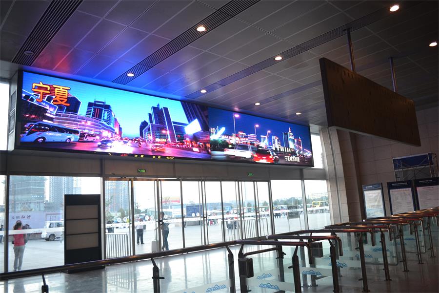 机场酒店赌场的P2.0 512 * 512mm小间距UHD SMD1415 LED屏幕