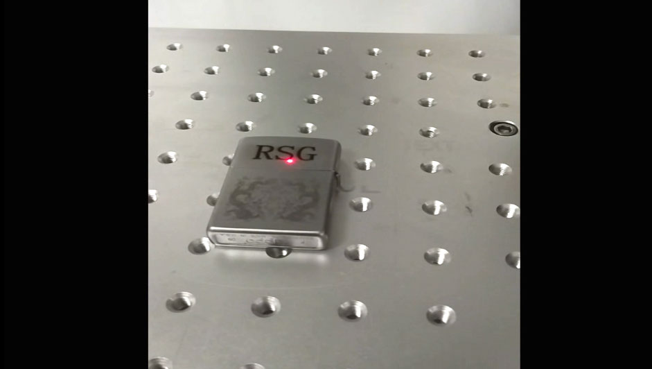 打标机雕刻ZIPPO.jpg