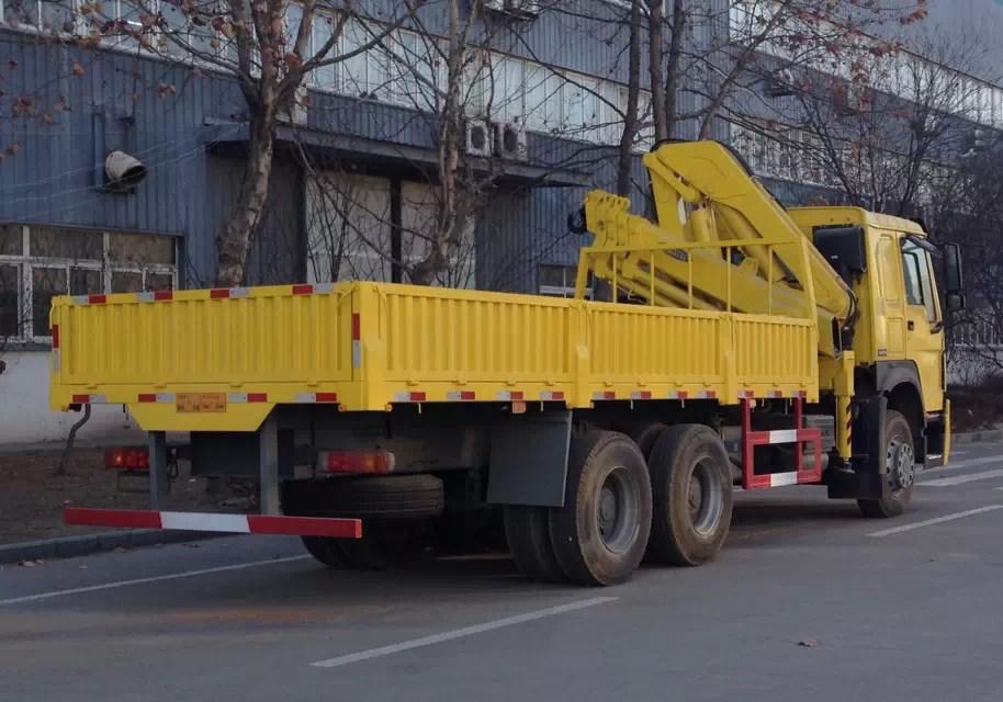 Grúa con brazos telescópica montada carro del cargo de SINOTRUK HOWO A7 6×4 10T