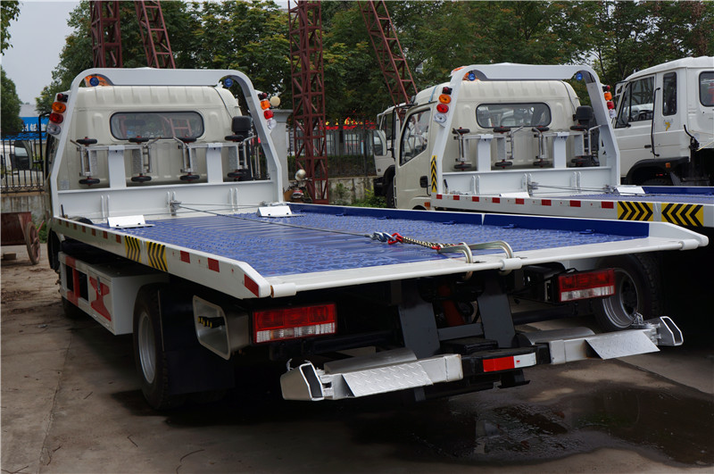 Dong Feng carro de camión de auxilio de la plataforma de 4 toneladas