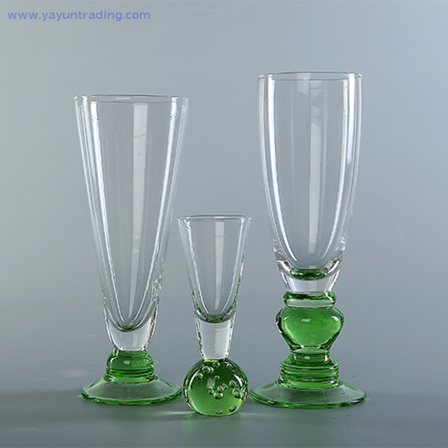 2019 new design clear glass champagne flute with unique green round bottom