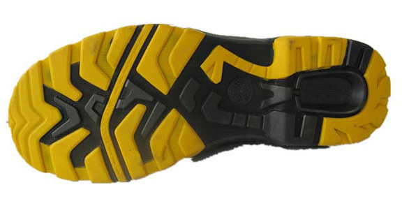 Cemented lightweight and leather comfortable safety shoe