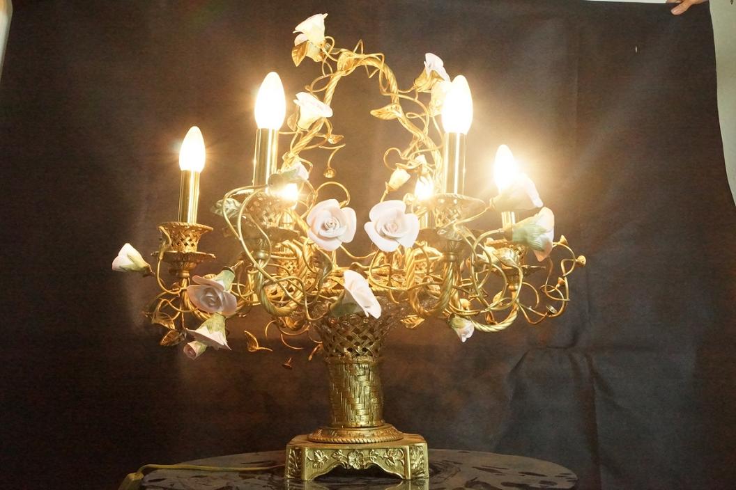 Элегантная классическая настольная лампа из латуни с цветочным оформлением (KAMT0907-6)