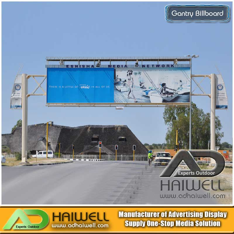 Anzeigen-Bilboard-Struktur der Landstraßen-Portal-Werbung im Freien