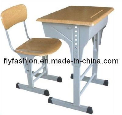 Solos escritorio y silla del estudiante