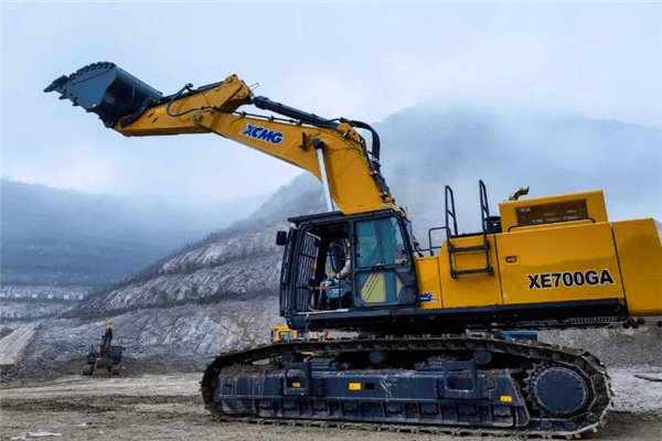 XCMG mining excavator is tough!