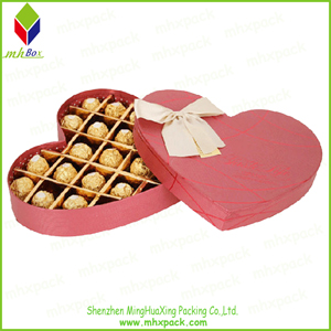 心形的情人节巧克力礼品包装纸盒