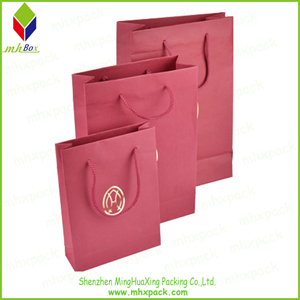可定制的烫印处理礼品包装手提卡纸袋