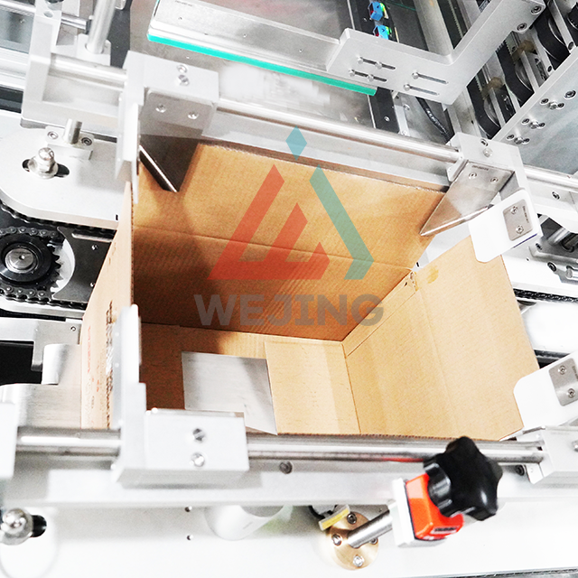 Машина за паковање кућишта за аеросолну линију