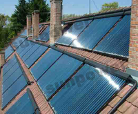 Calentador de agua solar con tubo de vacío comercial en la azotea