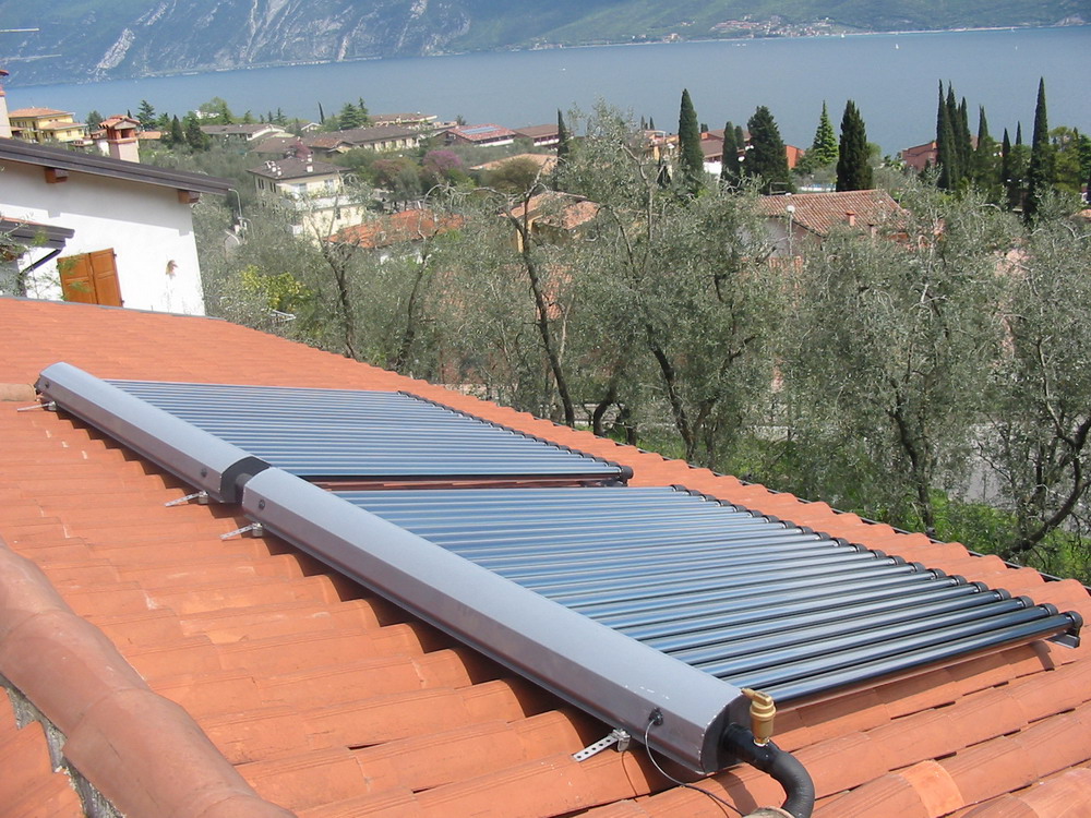Calentador de agua solar con tubo de calor residencial en la azotea