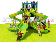ملعب الأطفال في الهواء الطلق متنزه لعبة