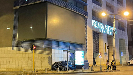 first-outdoor-large-naked-eye-3D-LED-display-billboard-installed-in-Mozambique.jpg