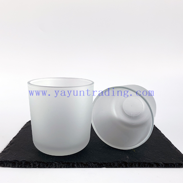 Classical Color Sprayed Matte White Glass Candle Vessel With Wooden Lids