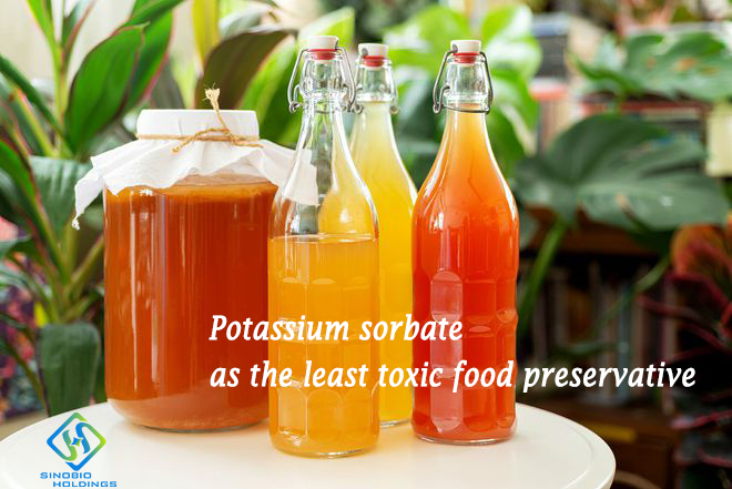 Sorbato de potasio, como el conservante de alimentos menos tóxico.