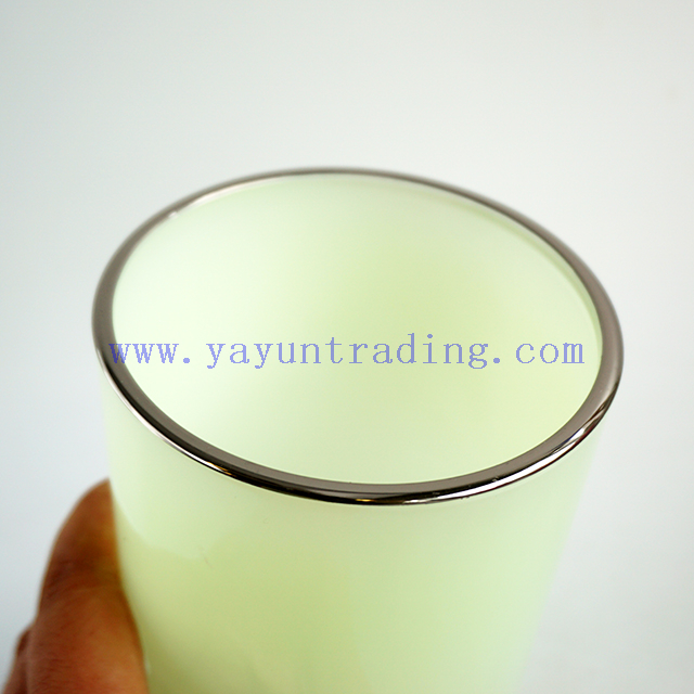 Wholesale Yayun New Design Cylinder Grass Green Candle Jars Gold Silver Rim Candle Vessels for Christmas 