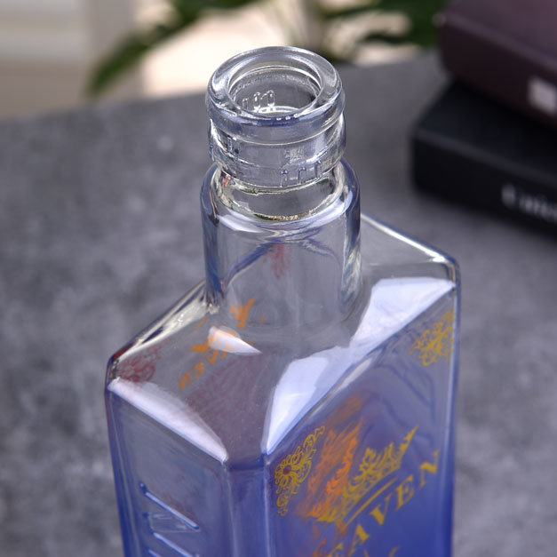 650ml Flint Glass Liquor Bottle Blue Tequila Glass Bottle with Cork