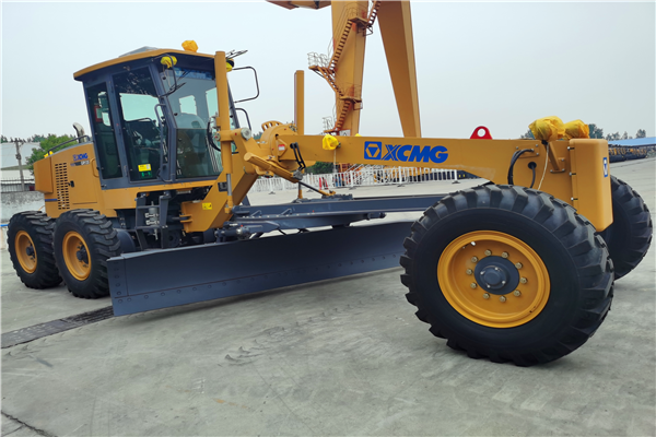 Customer order XCMG motor grader GR135
