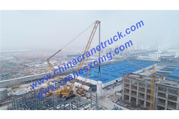 XCMG 2000 ton crawler crane work in Lianyungang seaport