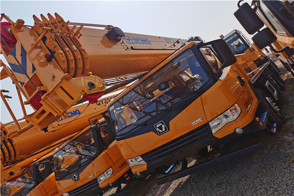 Customer order XCMG 30 ton truck crane model QY30K5C