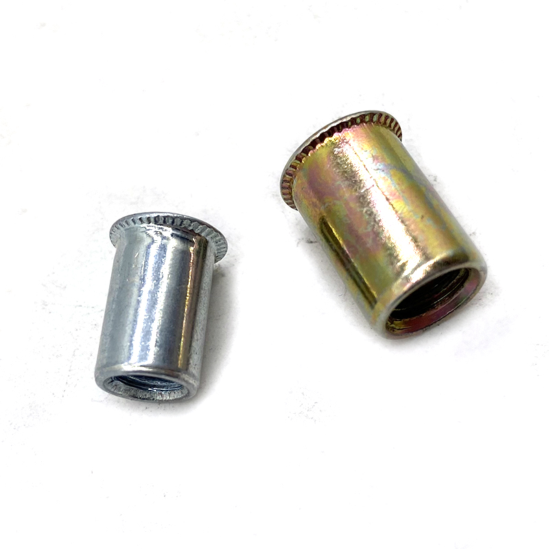 Tuerca de remache de inserto roscado de servicio pesado de acero al carbono ciega impermeable chapada en zinc blanco/amarillo