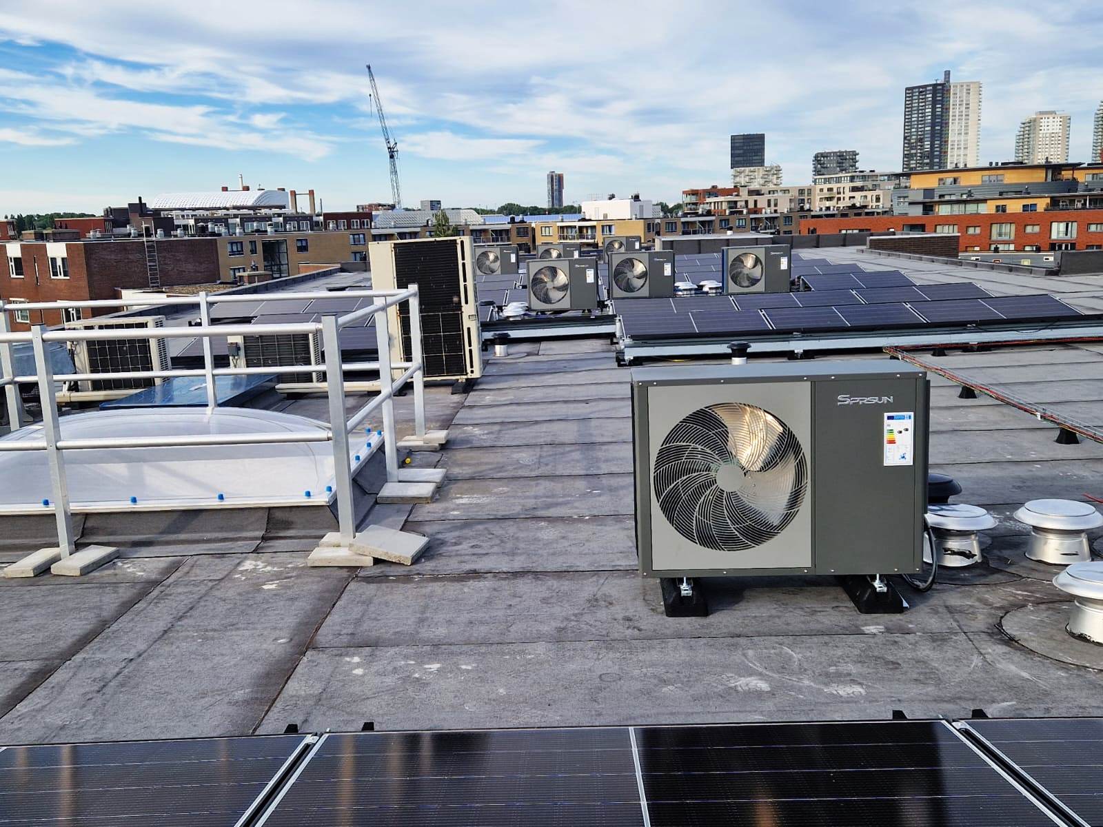 Bomba de calor SPRSUN de produtos energéticos de última geração usada com painéis solares
