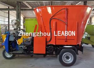 Self-propelled Dairy Farm TMR Belt Conveyor Tricycle Spreader Mixer