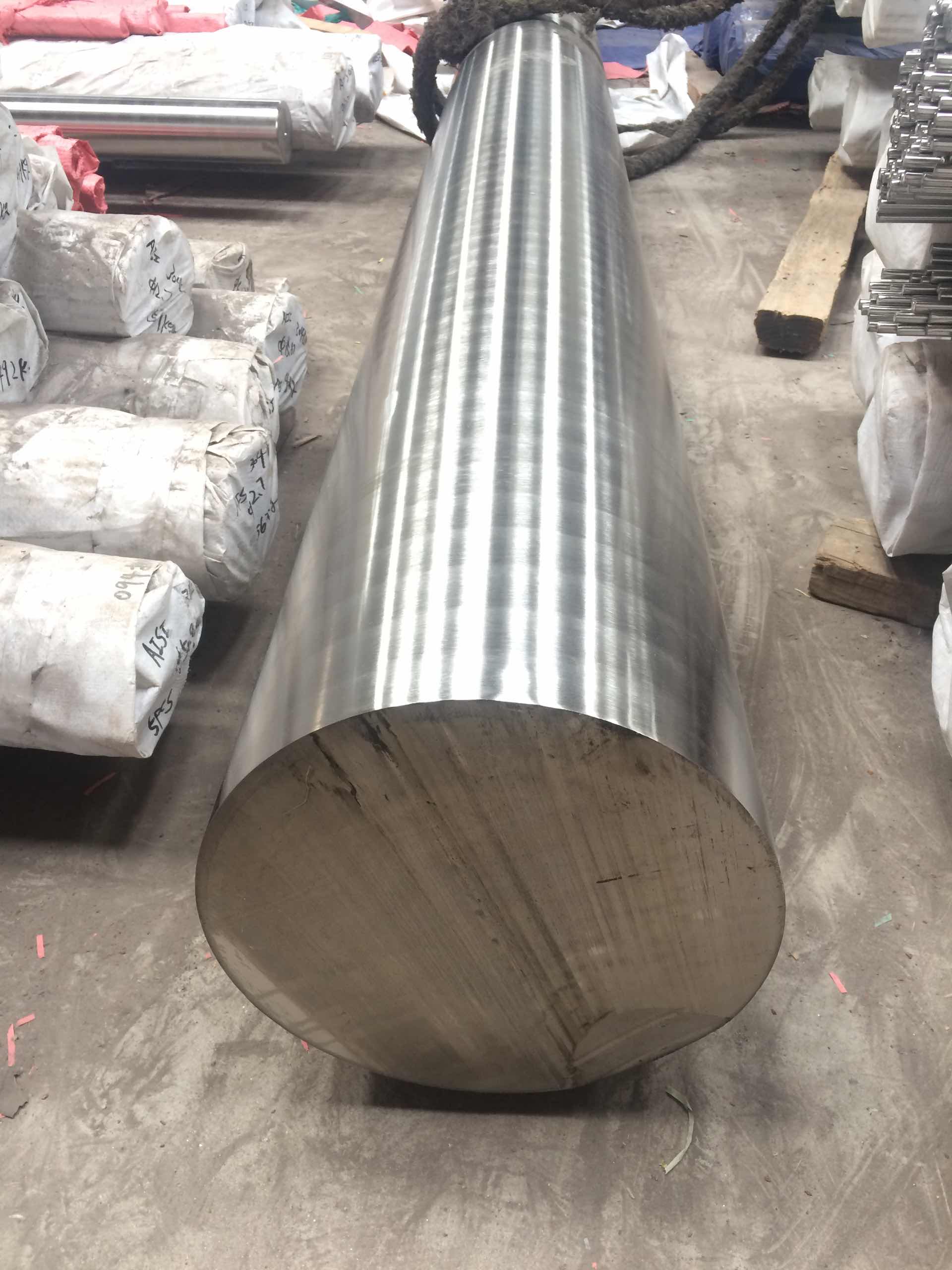 How is stainless steel round bar made